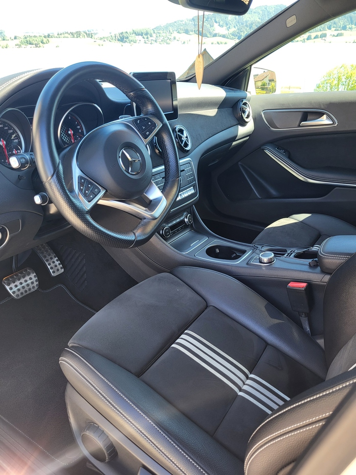 Mercedes-Benz A 220 AMG Line W176 - Top Ausstattung Mercedes-Benz Mercedes-Benz A-Klasse W176 A 220 AMG Line 4m