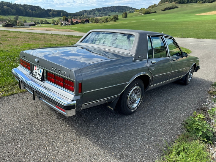 Klassischer Chevrolet Caprice 1987 V8 zu verkaufen Chevrolet Chevrolet Caprice 5.0 V8 Brougham Sedan