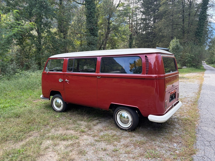 VW T2 Deluxe