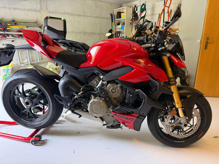 DUCATI Streetfighter V4 S DUCATI Streetfighter V4 S